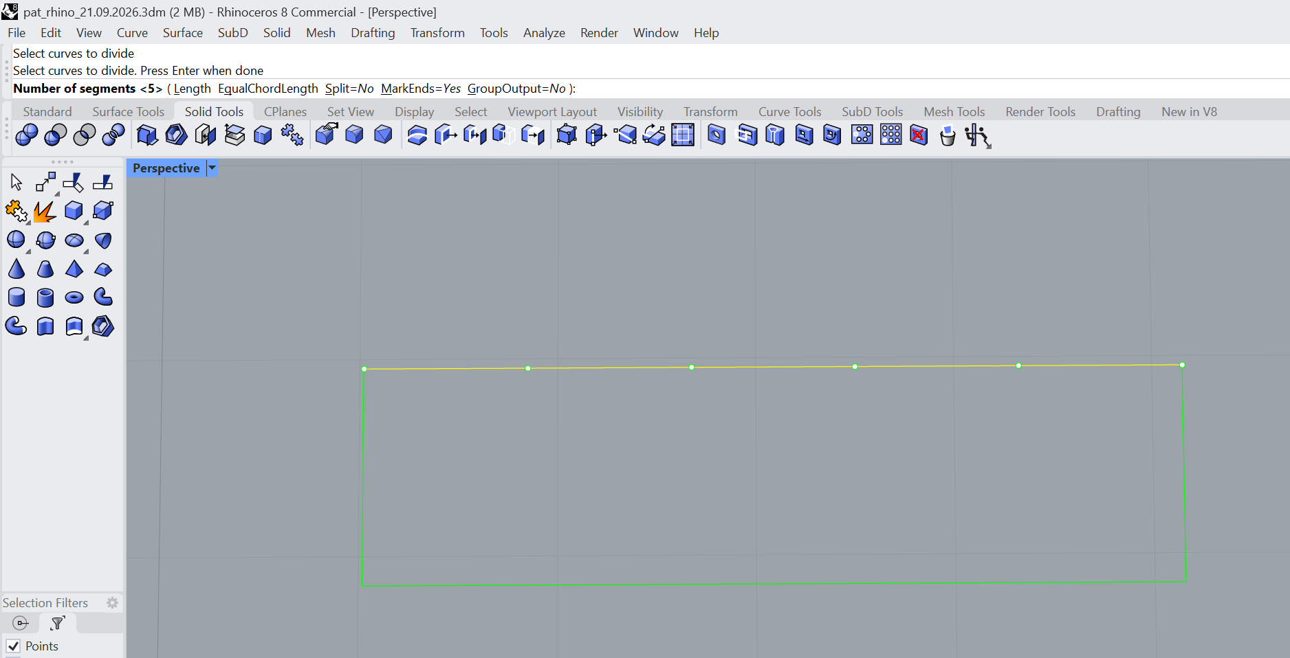 Divide sobre una recta en Rhino: la línea de arriba de un
                rectángulo, en amarillo, con seis puntos que la parten en
                cinco tramos iguales. En la línea de órdenes, «Number of
                segments <5> ( Length EqualChordLength Split=No
                MarkEnds=Yes GroupOutput=No )».