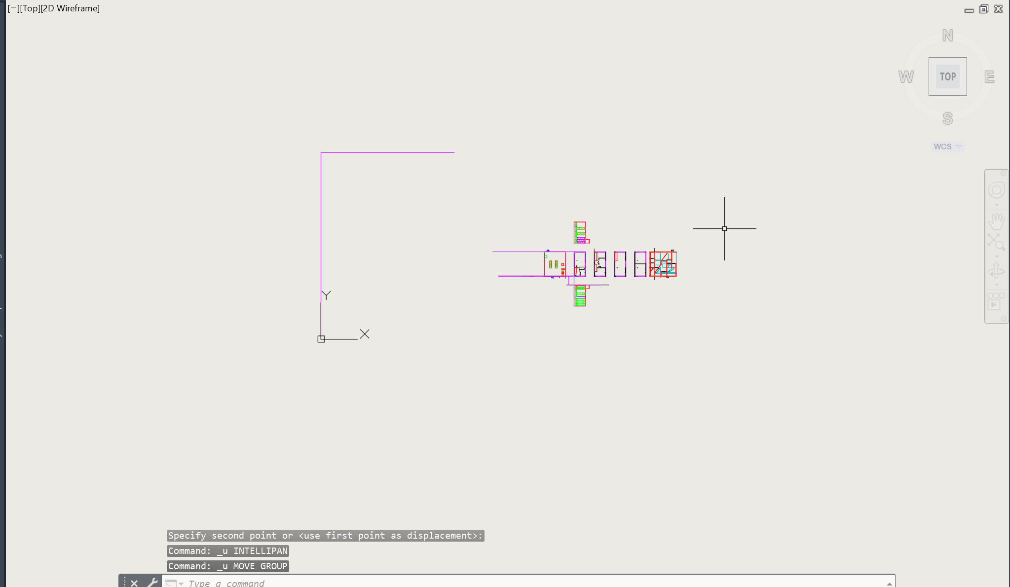 El espacio modelo de AutoCAD: abajo a la izquierda, el icono de
                coordenadas con la X y la Y marcando el origen, y saliendo de él
                una polilínea magenta que sube y gira a la derecha. Lejos, a la
                derecha, las plantas y los alzados de la Casa Guiette, pequeños.
                Abajo, la línea de comandos pidiendo el segundo punto de un
                desplazamiento.