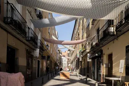Gancedo Street, toldos sobre la calle